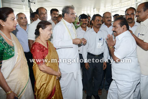 Warm reception to Padma Vibhushan Dr Veerendra Heggade  in Mangaluru 1